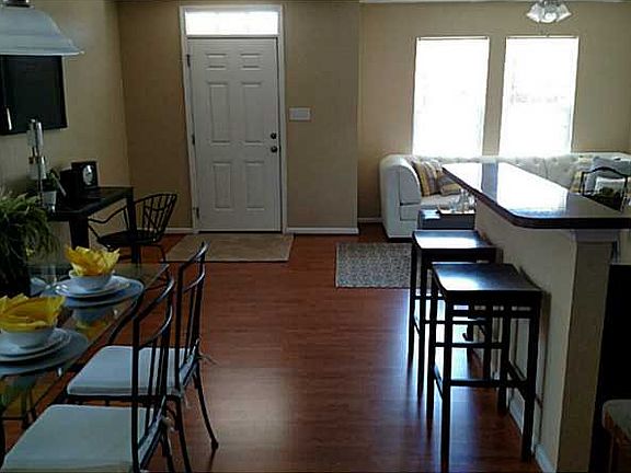 4th image of 147 Seekel St