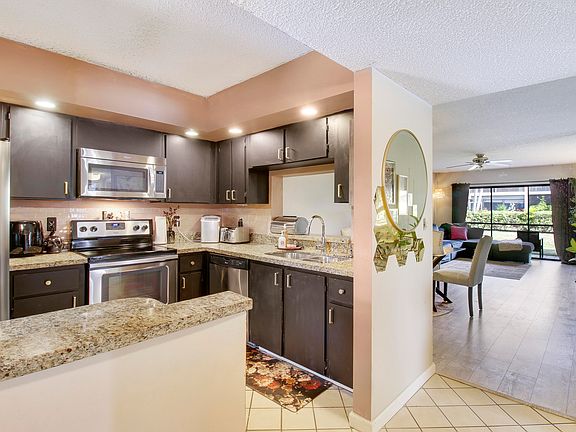 2nd image of 1001 SE 6th Avenue #D122