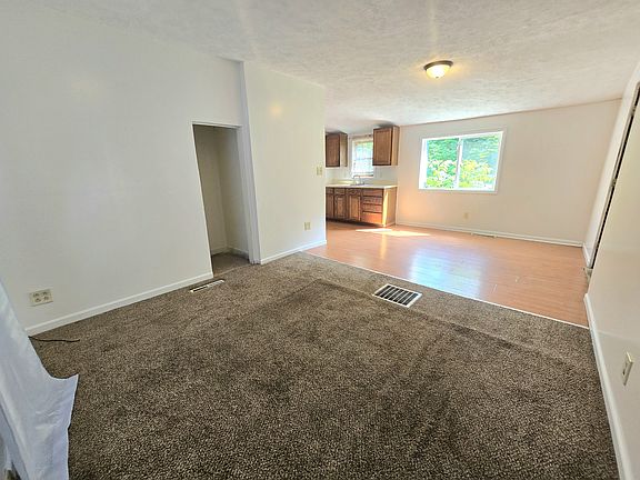 5th image of 209 1/2 E North St