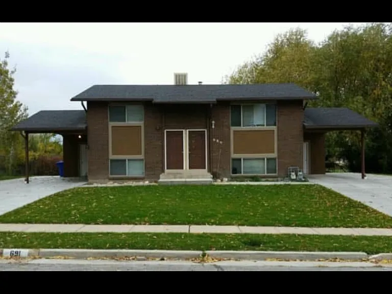 689 E 2300 N — Photo 1