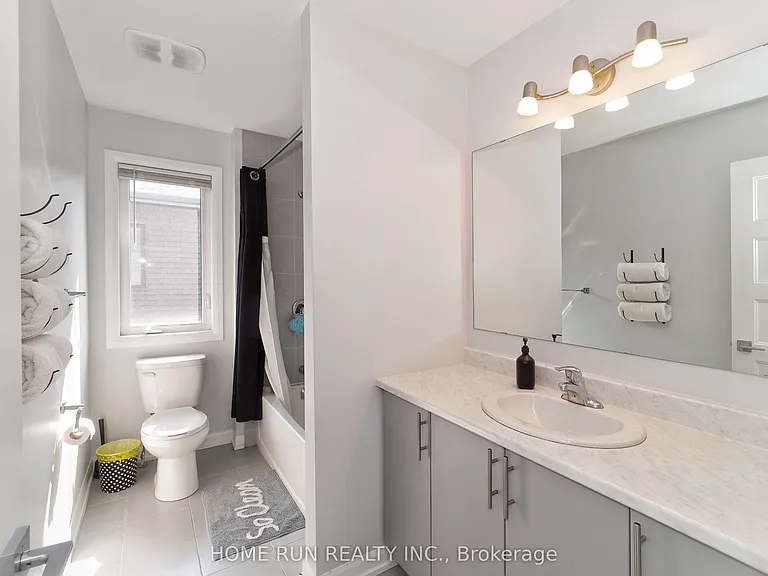 282 Nelson St E — Photo 32