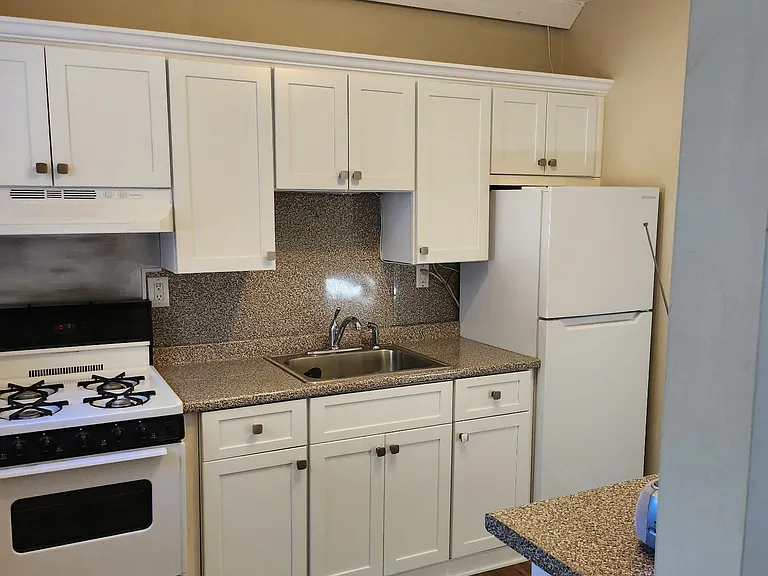 283 Houston Ave #2 — Photo 8