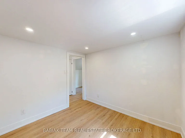40 Alexander St — Photo 35