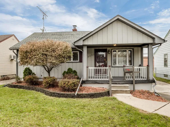 2090 Moran Ave, Lincoln Park, MI 48146