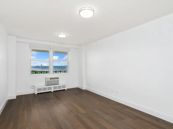 5700 Arlington Avenue image 11 of 37