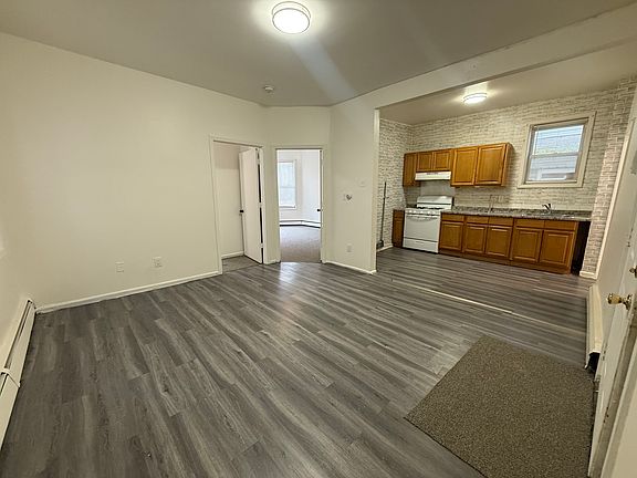 2nd image of 41 Lucille Pl APT 1R