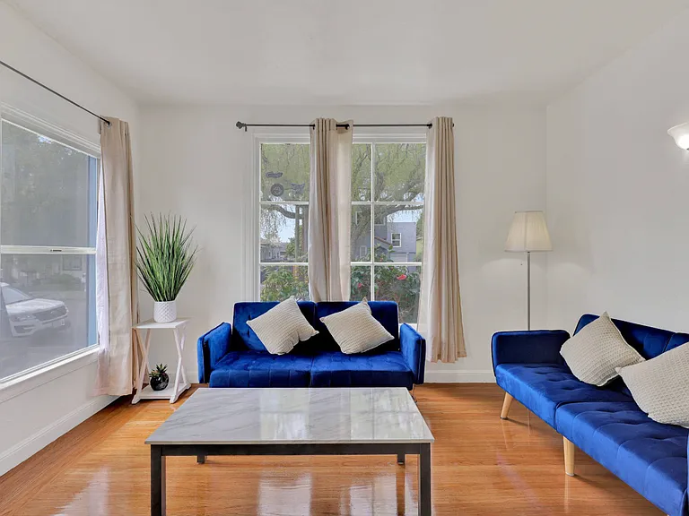 271 W Broadmoor Blvd — Photo 3