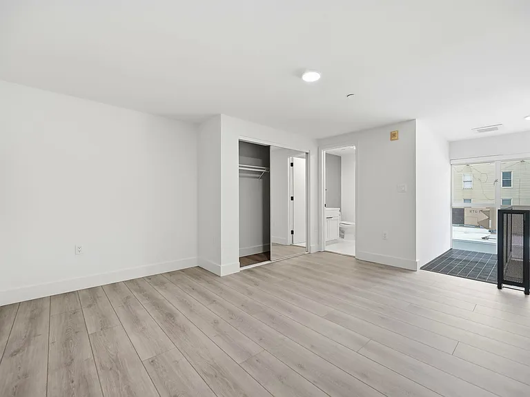 300 Linden St #3 — Photo 15