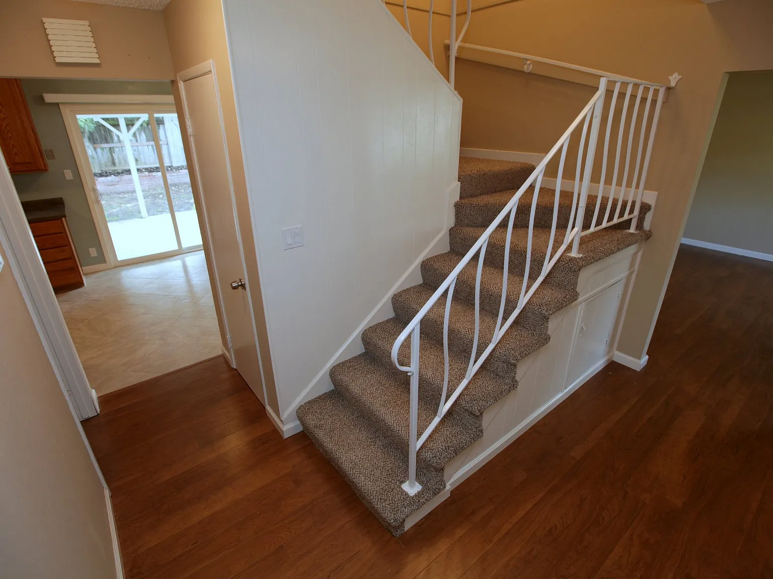 5 bed, 1889 sqft, $2,800 — Photo 4