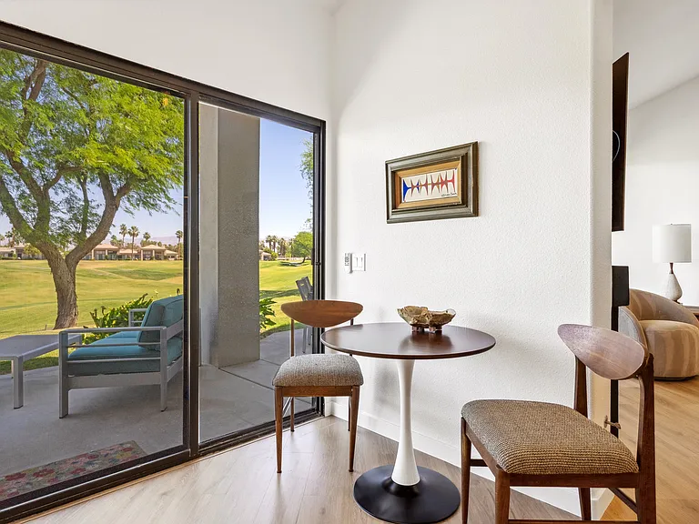 Eating nook in kitchen