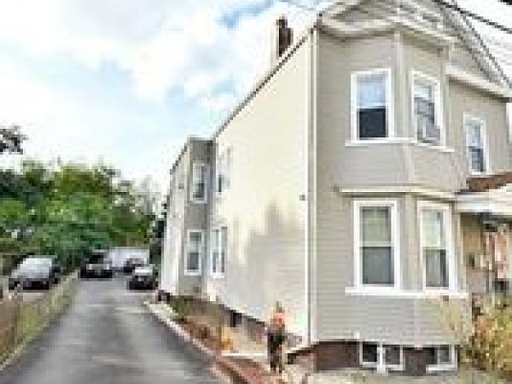 4th image of 85 Cortlandt St