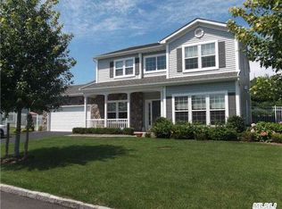 43 Country Woods Dr, Saint James, NY 11780
