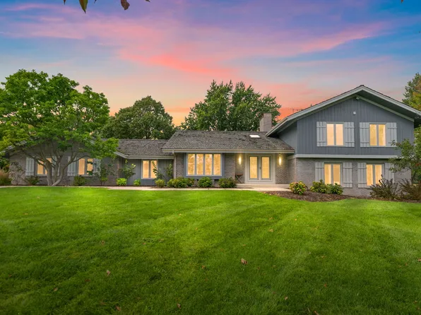 7511 Fairway Dr, Crystal Lake, IL 60014