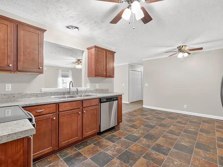 2504 Angelyn Dr — Photo 17