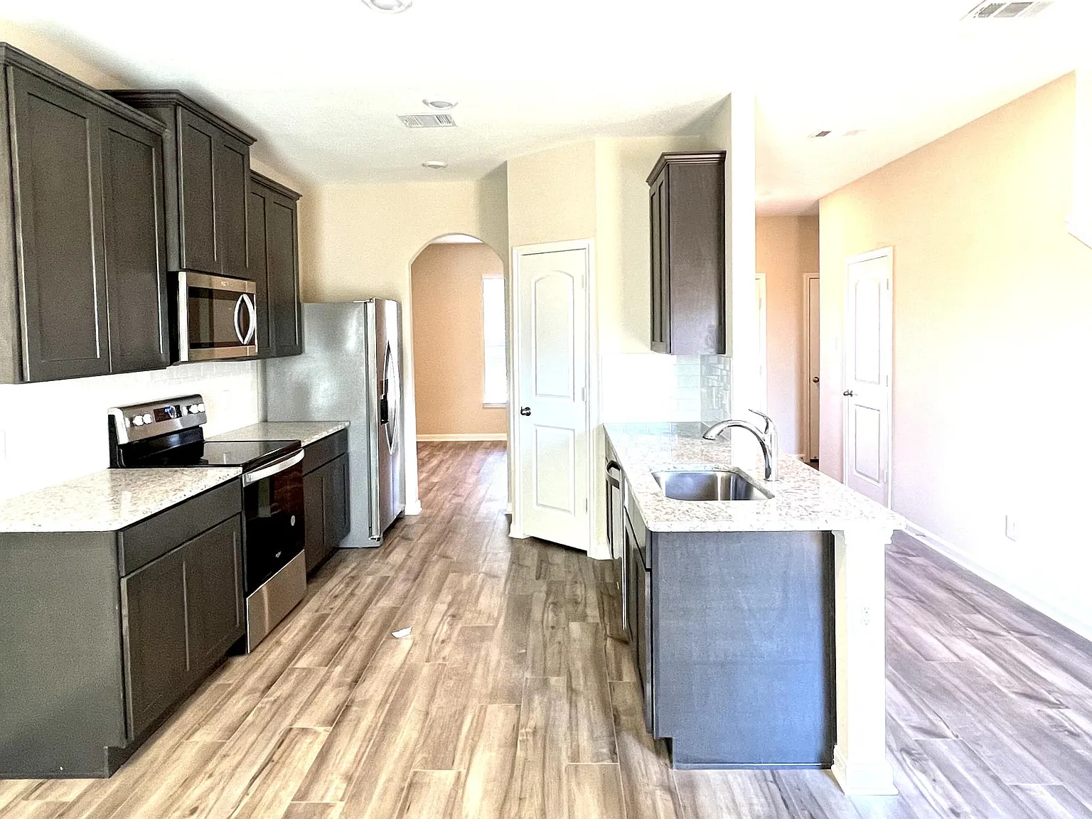 212 Ridgeland Oak Dr — Photo 3