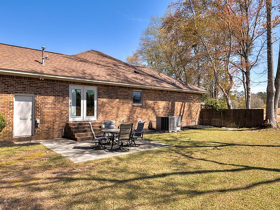 4th image of 40 Flagstick Ct