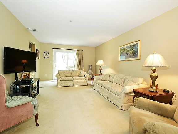 4th image of 105 Bentley Ct #105