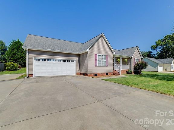 2nd image of 1643 Lenora Cir
