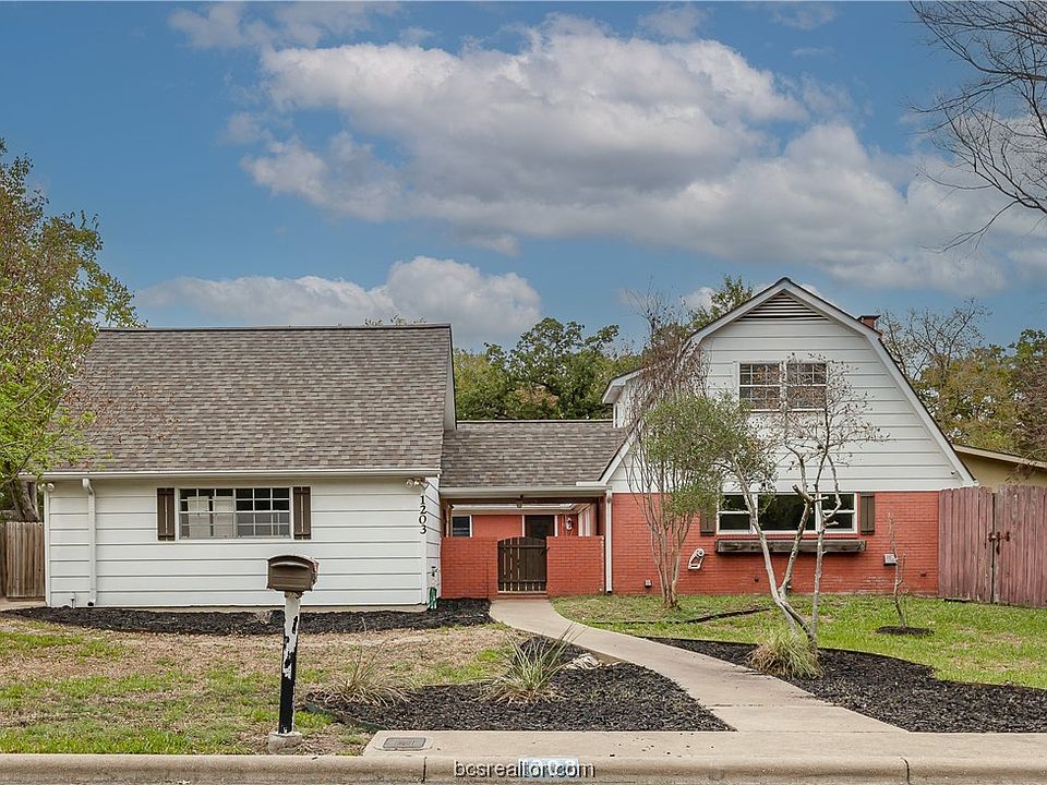 1st image of 1203 Merry Oaks Dr