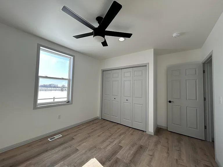 914 Riverbend St — Photo 17