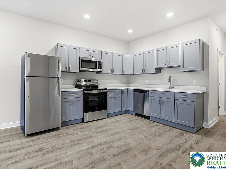 109 S Centre St #7 — Photo 3