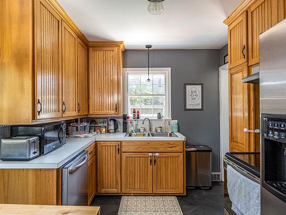 2nd image of 1073 W Wisconsin Ave