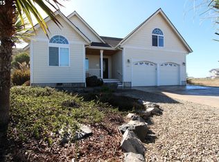 1155 6th St SW, Bandon, OR 97411