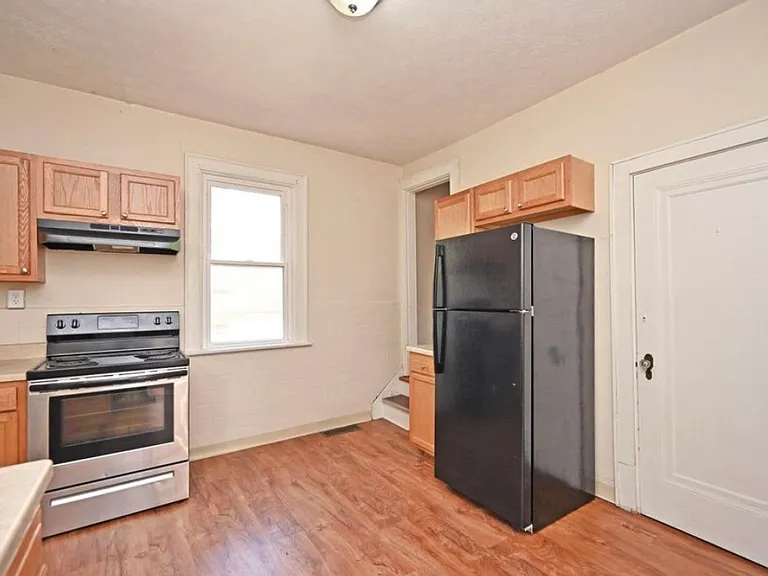 1011 Kreis Ln — Photo 5