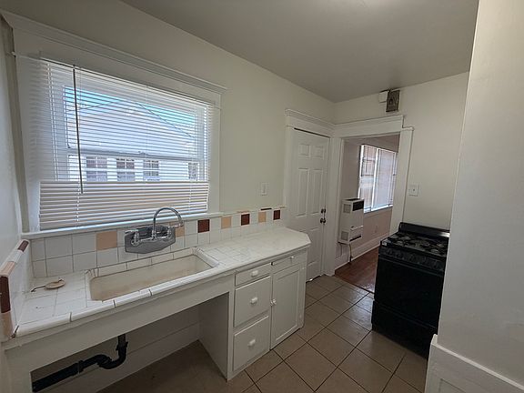 3rd image of 1323 Dawson Ave APT 10