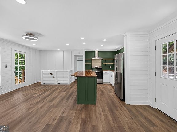 3rd image of 189 Fern Valley Rd