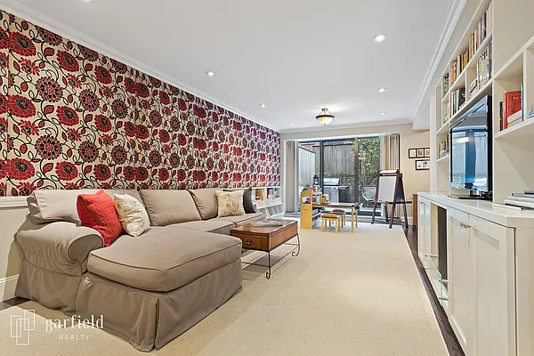 Rented by Garfield Realty  | media 18