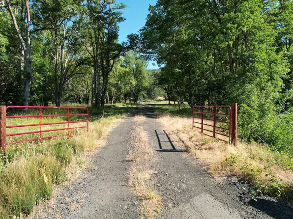 2110 Newton Creek Rd, Roseburg, OR 97470