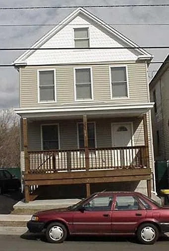 11 Home St photo 1