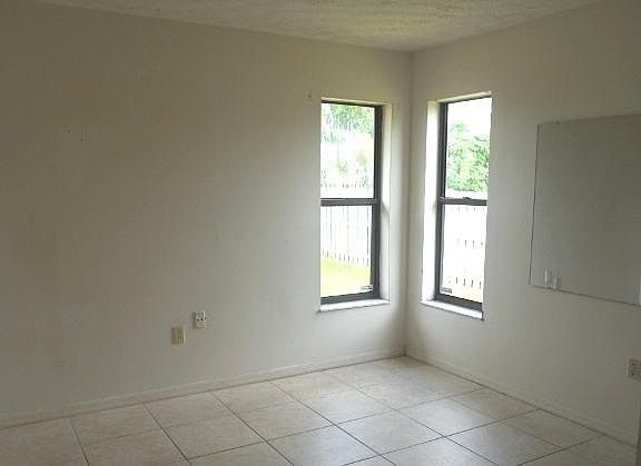 3rd image of 511 SE Tanner Avenue