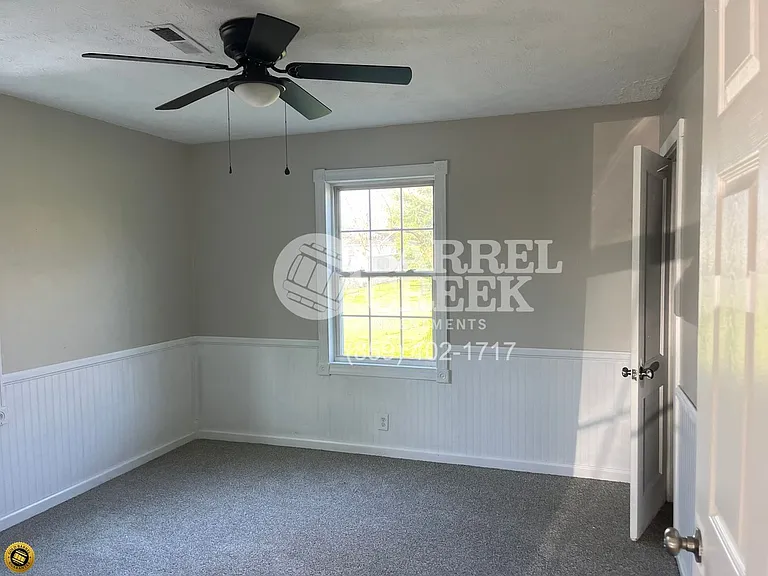 575 Royal Ct — Photo 3