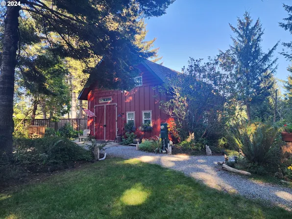 1051 June Ave SE, Bandon, OR 97411