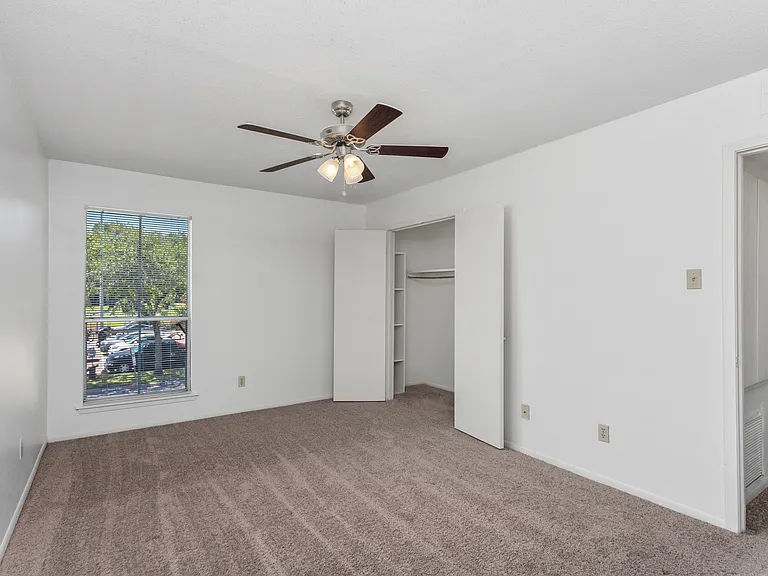 Bayou Oaks Apartments — Photo 34