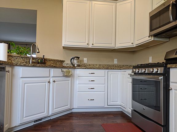 5th image of 1800 Plymouth Ln Unit 2