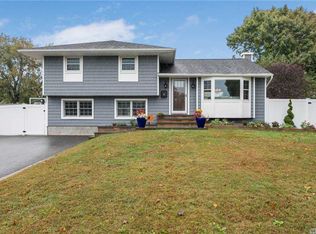 41 Verbena Dr, Commack, NY 11725