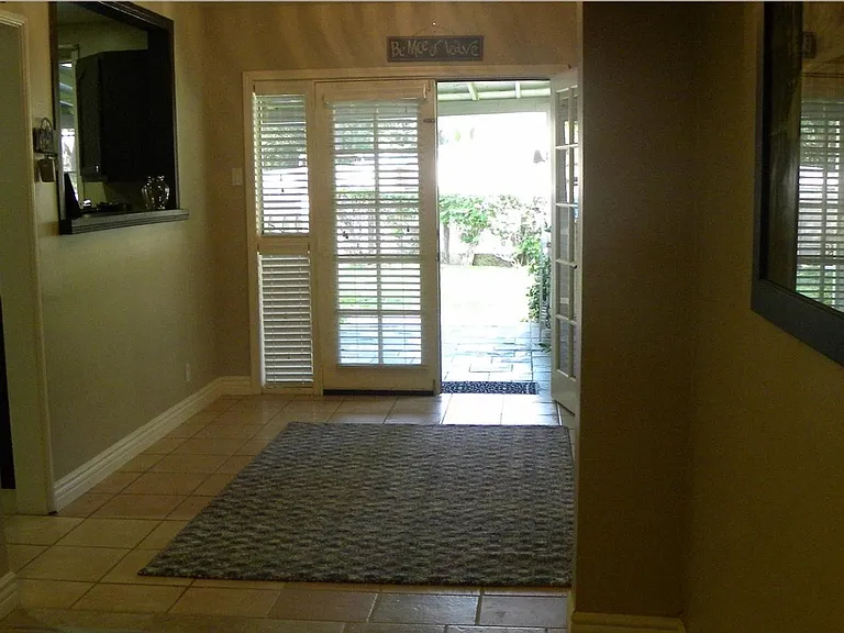La Canada Way — Photo 4