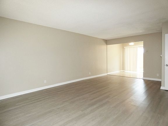 4th image of 1750 Newport Ave #3