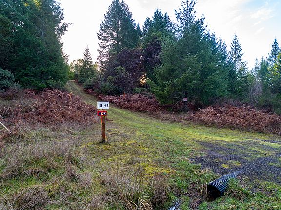 3rd image of 1542 Indian Creek Dr
