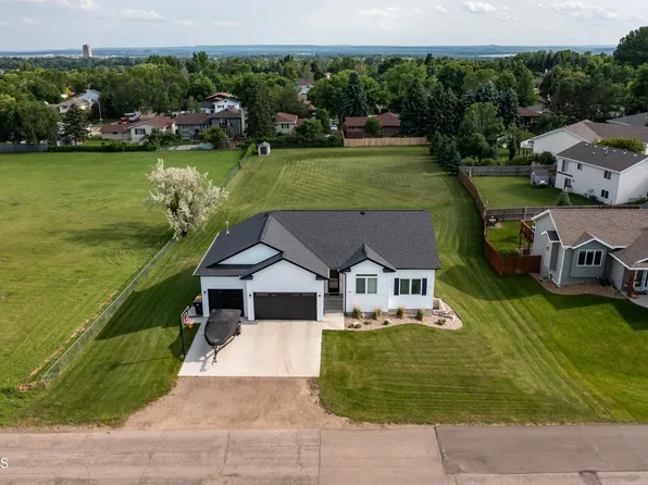 313 Arabian Ave, Bismarck, ND 58503