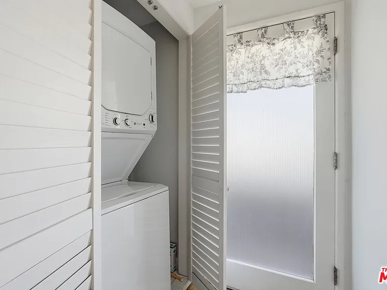 806 Westmount Dr #2 — Photo 8