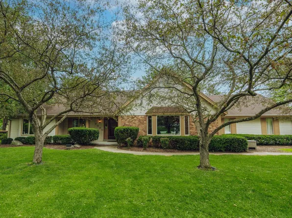 2090 Carrington DRIVE, Brookfield, WI 53045