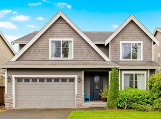 918 Ilwaco Pl NE, Renton, WA 98059