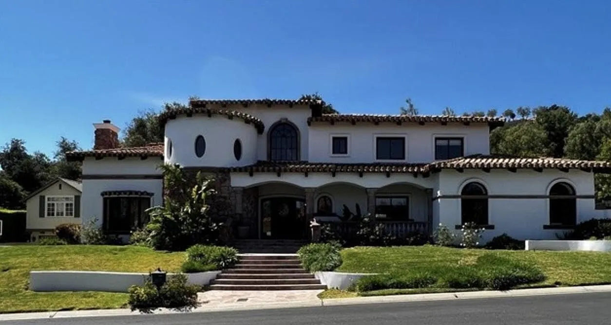 5 bed, 4.5 bath, 4779 sqft, $18,000 — Photo 1