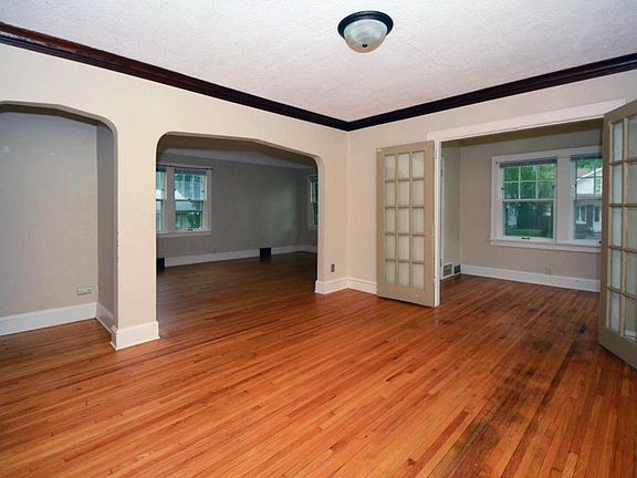 5th image of 967 Rose Ave E