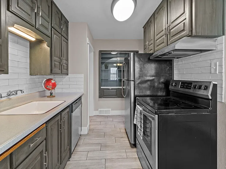 3885 S Nordin Ave — Photo 5