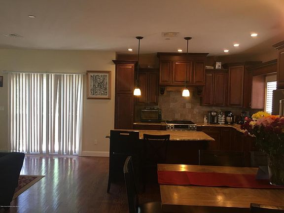 4th image of 155B Waterbury Ave